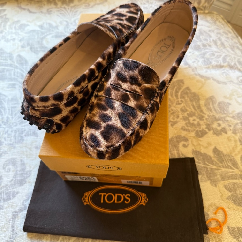 EUC Tod's Leopard Loafers Driving Moccasins size 9